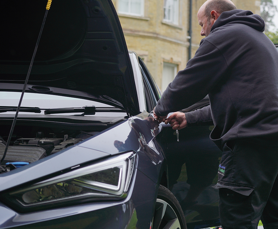 Mobile technician fixing car door